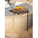 Grille de cuisson avec piquet pour faire son barbecue partout